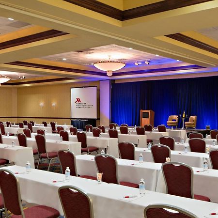 Отель Houston Marriott South At Hobby Airport Экстерьер фото