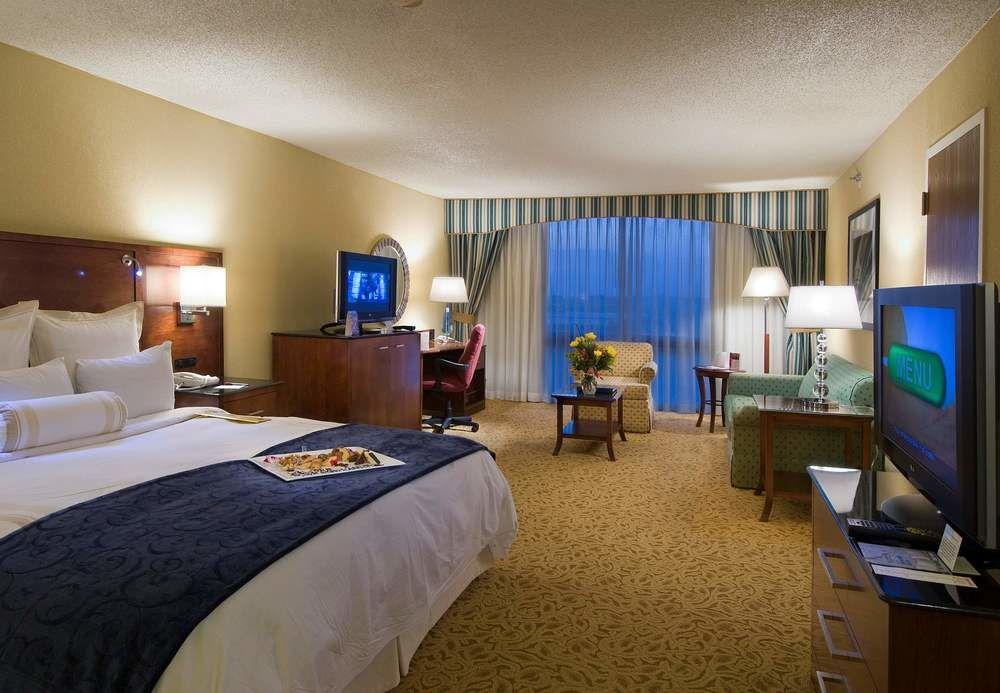 Отель Houston Marriott South At Hobby Airport Экстерьер фото