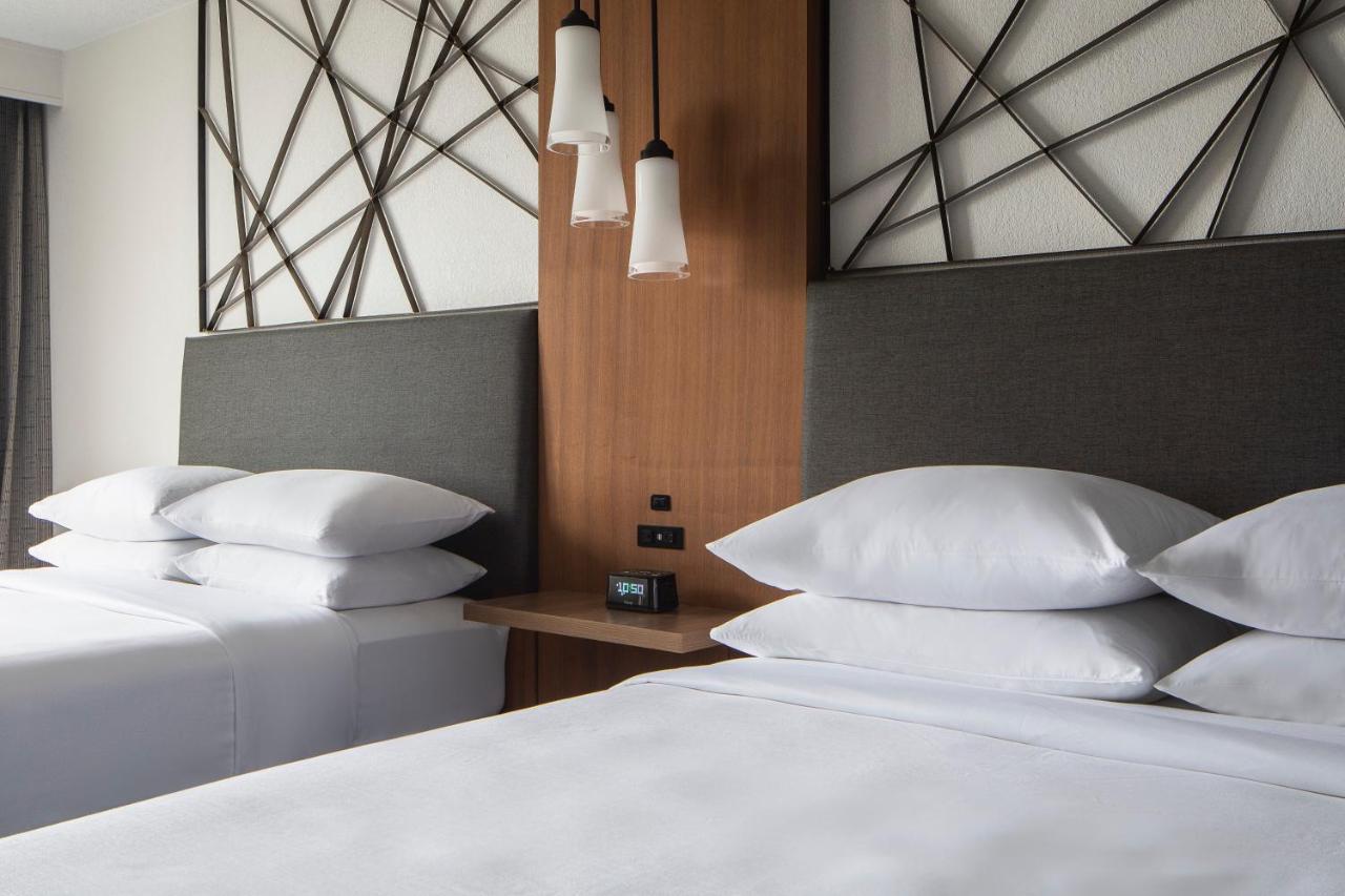 Отель Houston Marriott South At Hobby Airport Экстерьер фото