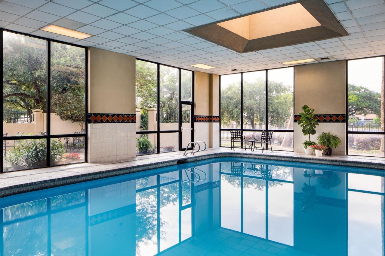 Отель Houston Marriott South At Hobby Airport Экстерьер фото