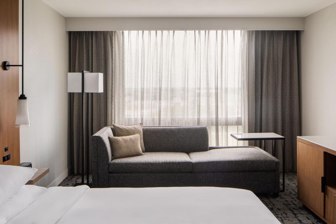 Отель Houston Marriott South At Hobby Airport Экстерьер фото