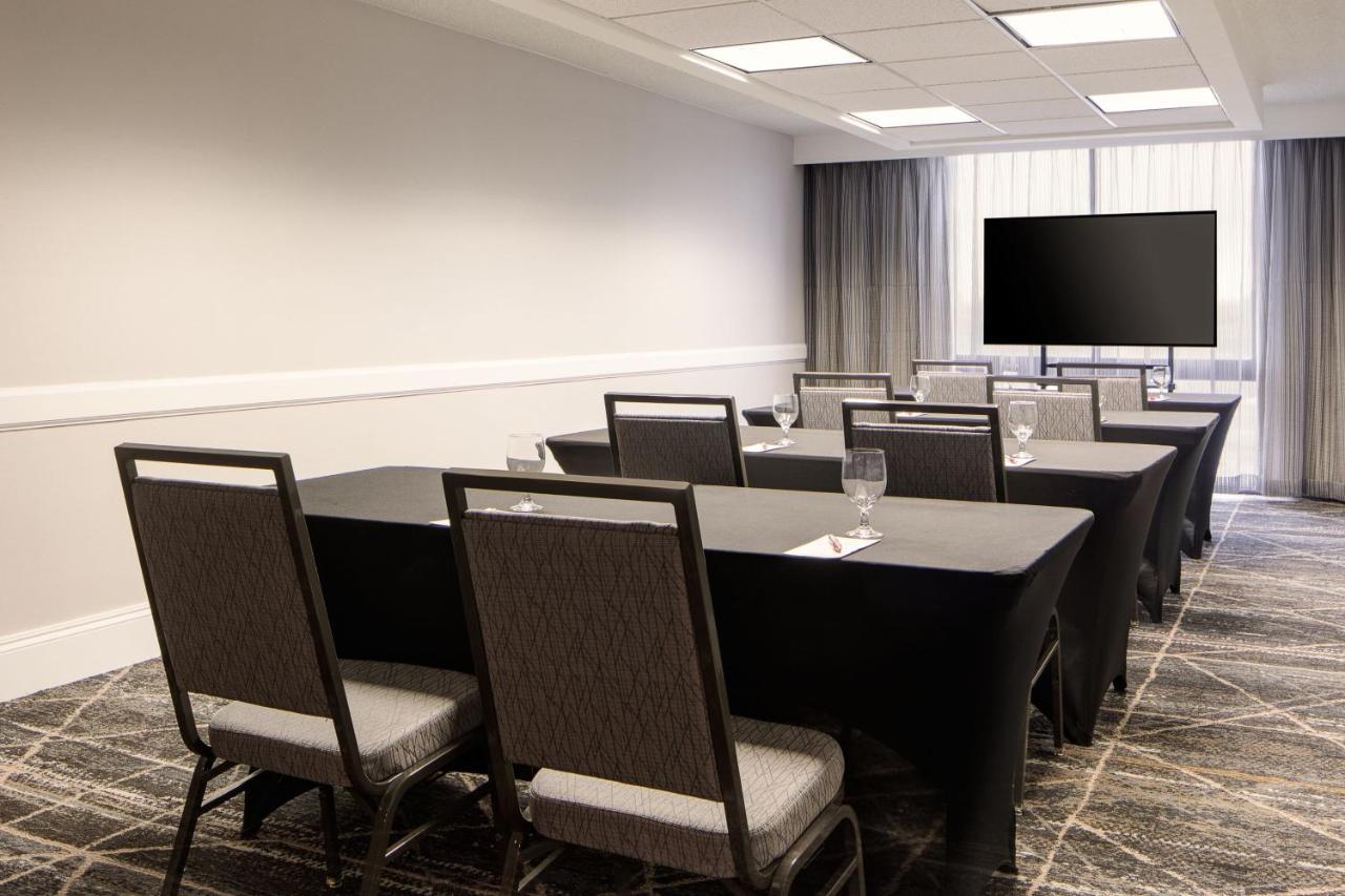 Отель Houston Marriott South At Hobby Airport Экстерьер фото