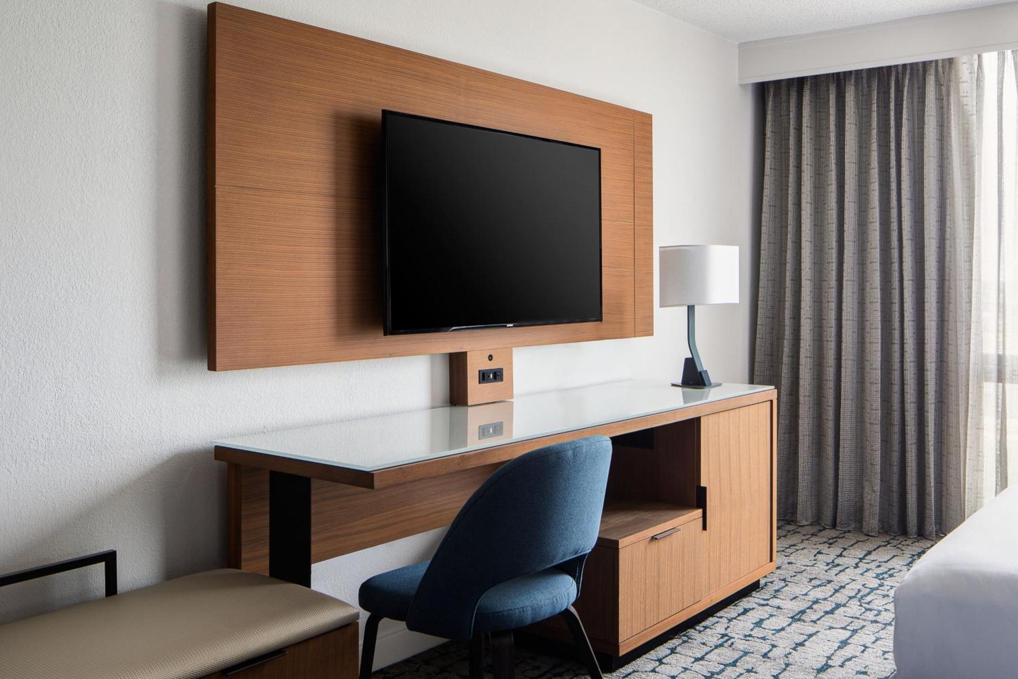 Отель Houston Marriott South At Hobby Airport Экстерьер фото