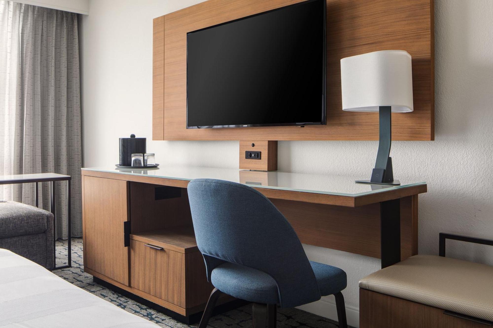 Отель Houston Marriott South At Hobby Airport Экстерьер фото