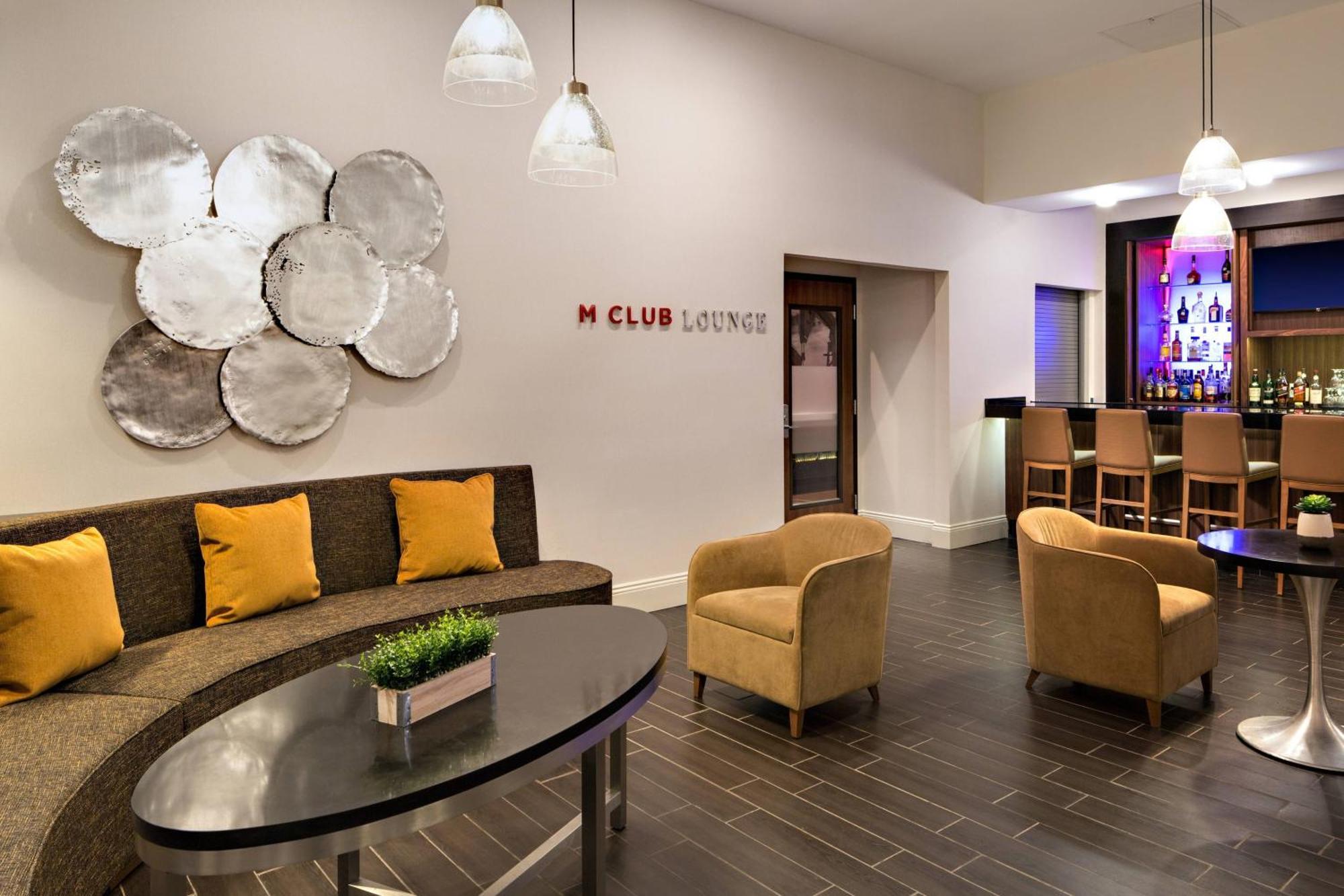 Отель Houston Marriott South At Hobby Airport Экстерьер фото