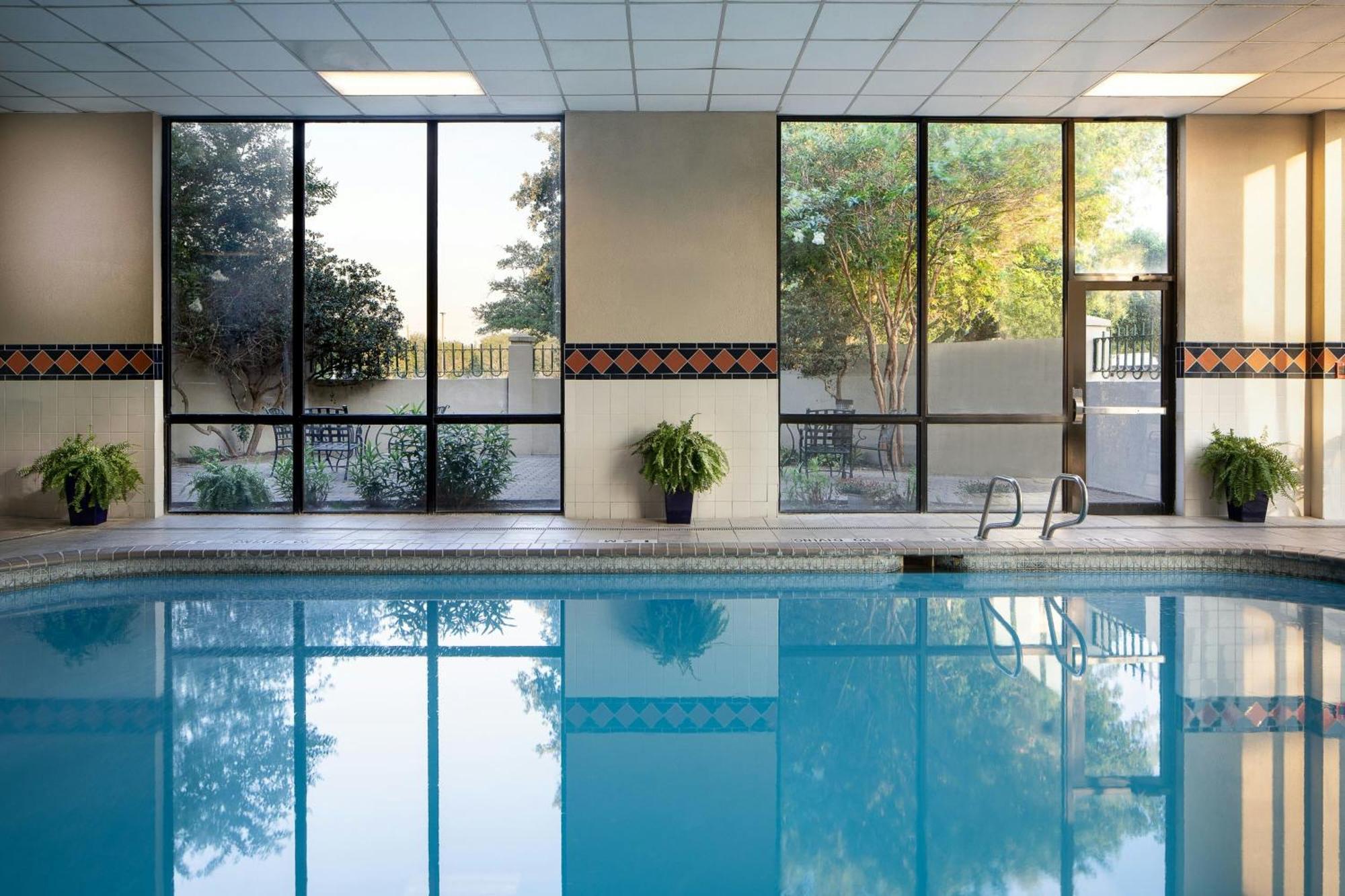 Отель Houston Marriott South At Hobby Airport Экстерьер фото