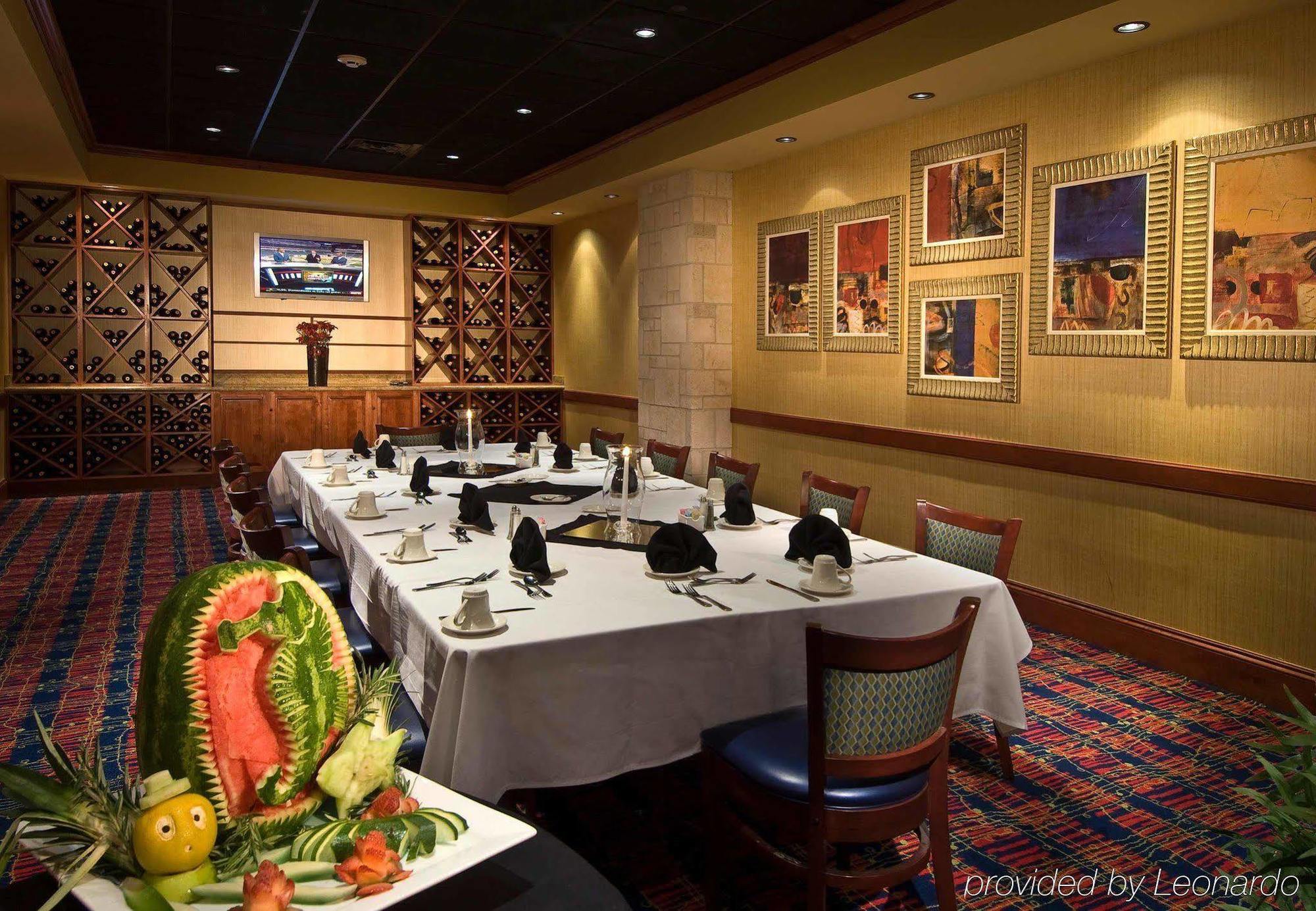 Отель Houston Marriott South At Hobby Airport Экстерьер фото