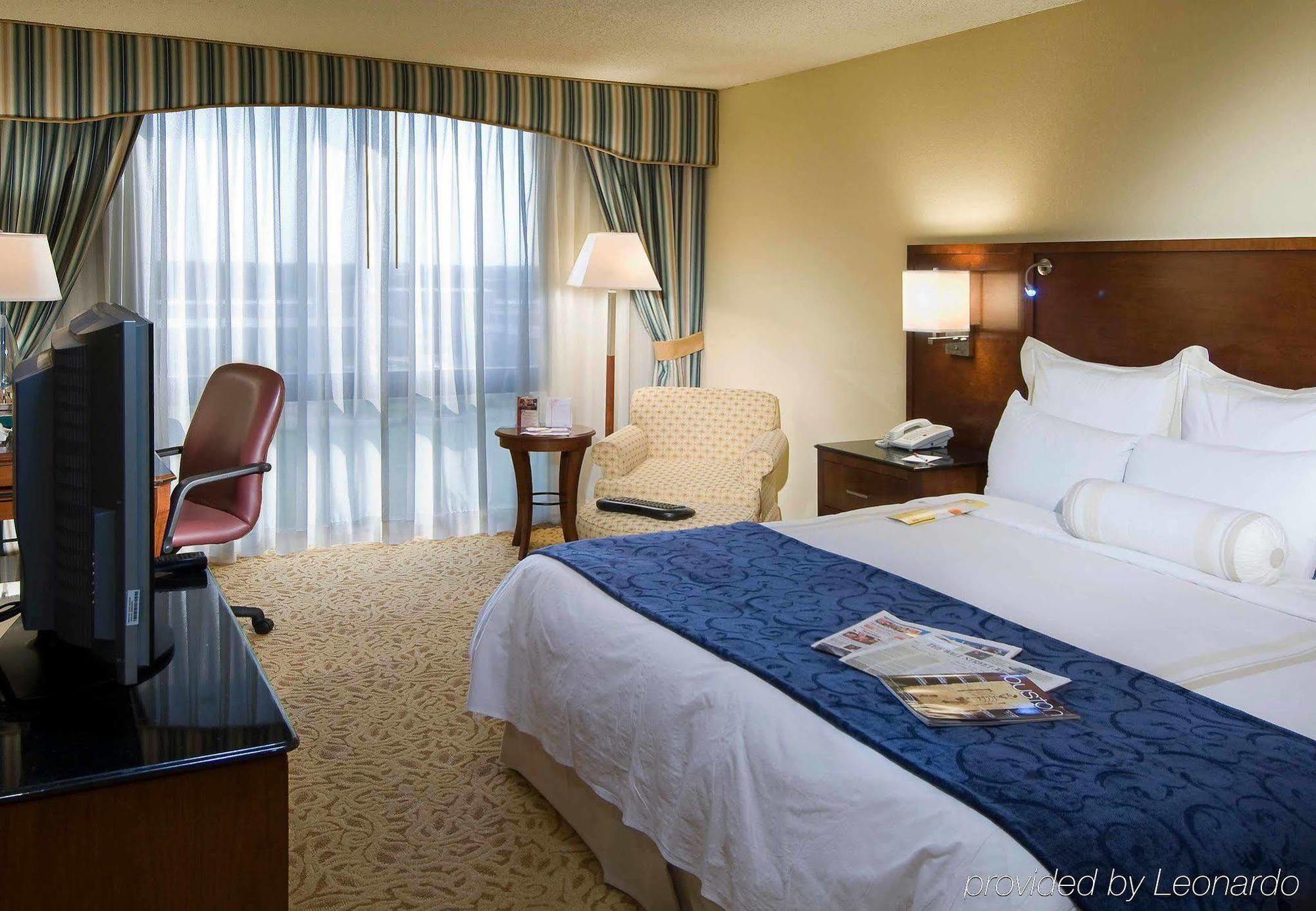 Отель Houston Marriott South At Hobby Airport Экстерьер фото