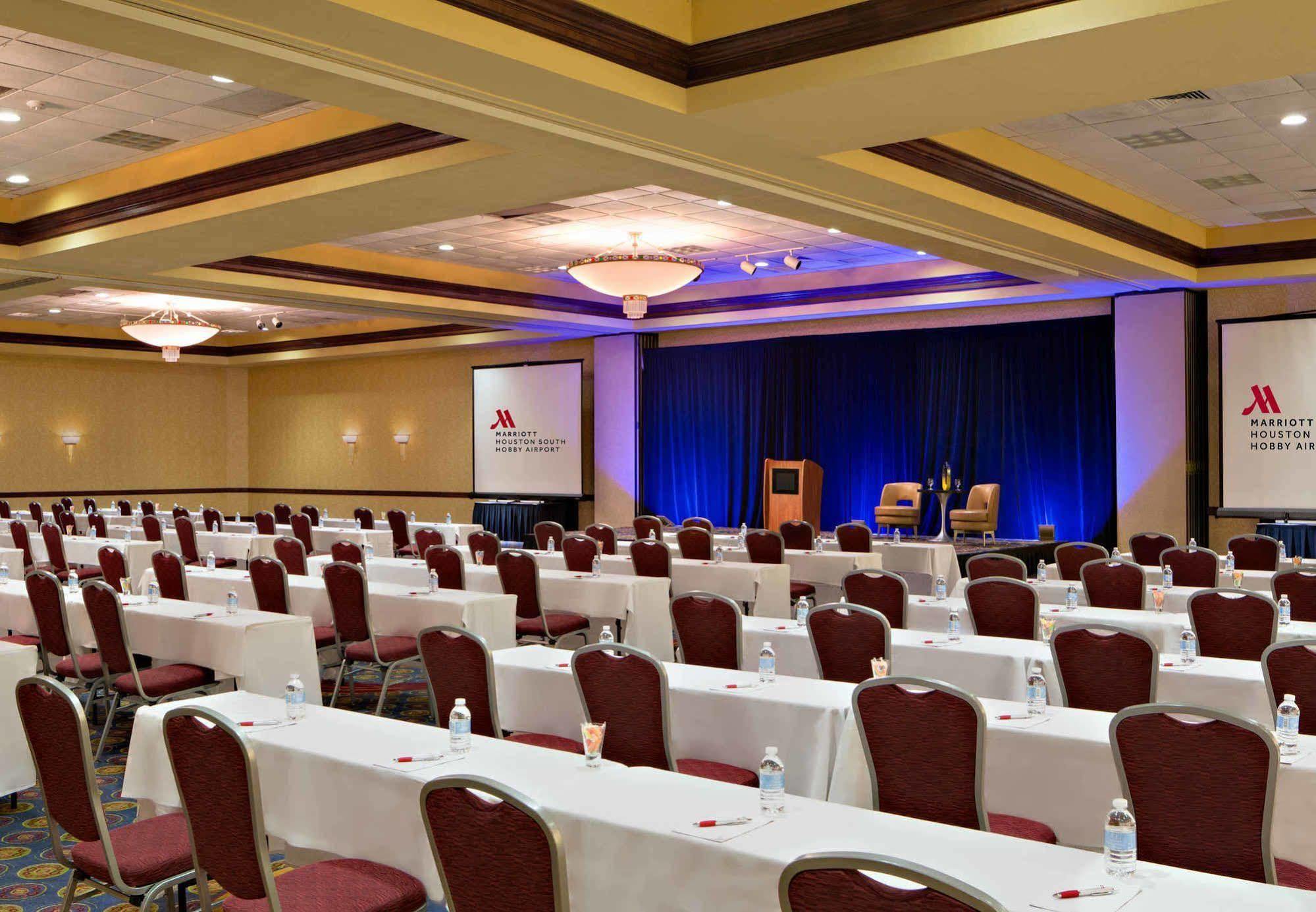 Отель Houston Marriott South At Hobby Airport Экстерьер фото
