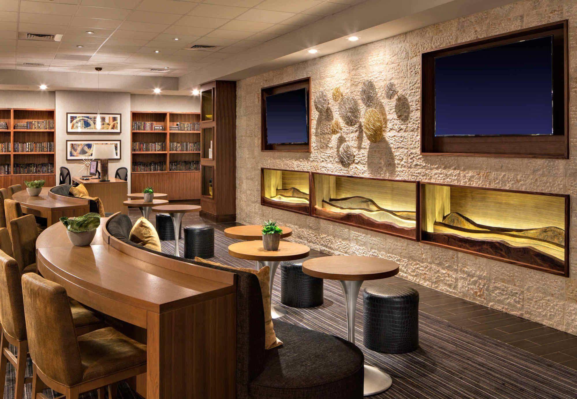 Отель Houston Marriott South At Hobby Airport Экстерьер фото
